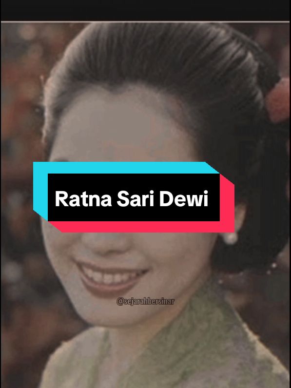 Ratna Sari Dewi Sukarno (lahir 6 Februari 1940), biasa dipanggil Dewi Sukarno, adalah istri ke-6 Soekarno yang merupakan Presiden Indonesia pertama. Dewi menikah dengan Soekarno pada tahun 1962 ketika berumur 22 tahun dan mempunyai anak yaitu Kartika Sari Dewi Soekarno. Dewi berkenalan dengan Soekarno lewat seorang relasi ketika Bung Karno berada di Hotel Imperial, Tokyo. Menjelang redupnya kekuasaan Soekarno, Dewi meninggalkan Indonesia. Setelah lebih sepuluh tahun bermukim di Paris, sejak 1983 Dewi kembali ke Jakarta. Pada 2008, ia kembali ke Jepang dan menetap di Shibuya, Tokyo. #ratnasaridewi #istrisoekarno #jepang #soekarno #sejarahindonesia #fypage 