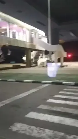 mentahan ni buat prank temen mu .  #fyp #fypage #fypシ゚ #4u #mentahanvideo #prankvideo #storyprank #pranktemen #bandara #pesawat 