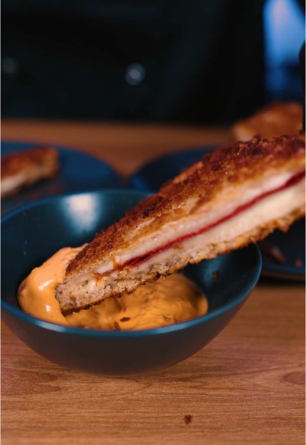 FRIED CHEESE TOAST 🤌🏽🔥 #TikTokFood #fy #fyp #foryoupage #foryou 