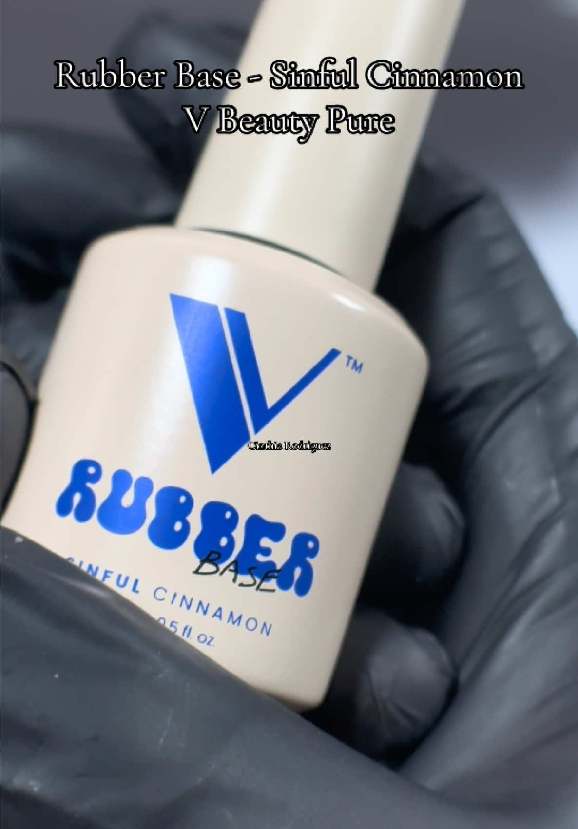 ¿Ya conoces la nueva colección de Rubber Base de V Beauty Pure? Al igual que yo amarás la colección Romantic ❤️‍🔥 Rubber Base - Sinful Cinnamon 🖤 Código de Descuento “CR” @V BEAUTY PURE MX 🇲🇽  🔗 link en mi biografía para ir a la tienda oficial de V Beauty Puré México 🛍️ ❗️ENVÍOS A TODO MÉXICO❗️ #nailsofinstagram #nailsart #nailart #nails💅 #naildesign #nailswag #nailsonfleek #naildesigns #nailartist #nail #nailpolish #viralreels #nailartist #viralvideos #viral #nailstagram #nailtech #nails2inspire #nailsnailsnails #nailsmagazine #nailsalon #nailartlove #valentinobeautypuremexico #valentinobeautypure #vbeautypuremexico #vbbeauty #valentinobeautypureacrylic #valentinobeautyespanol #vbpfamily #vbpteam #vbpmexico #f #fyp #foryou #fypシ #foryoupage #fy #fypシ゚viral #v #viral #viralvideo #viraltiktok #video #virall #videoviral #buchona #buchifresa #buchonas💋 #buchonesdeculiacan #buchonas4x4 #buchonesdemonterrey #uñasbuchonas #chisme #tutorial #tutorialmakeup #durango #nude #perfect #aesthetic #aesthetics #aestheticvideos #viralll #paratiiiiiiiiiiiiiiiiiiiiiiiiiiiiiii #uñasmonterrey 