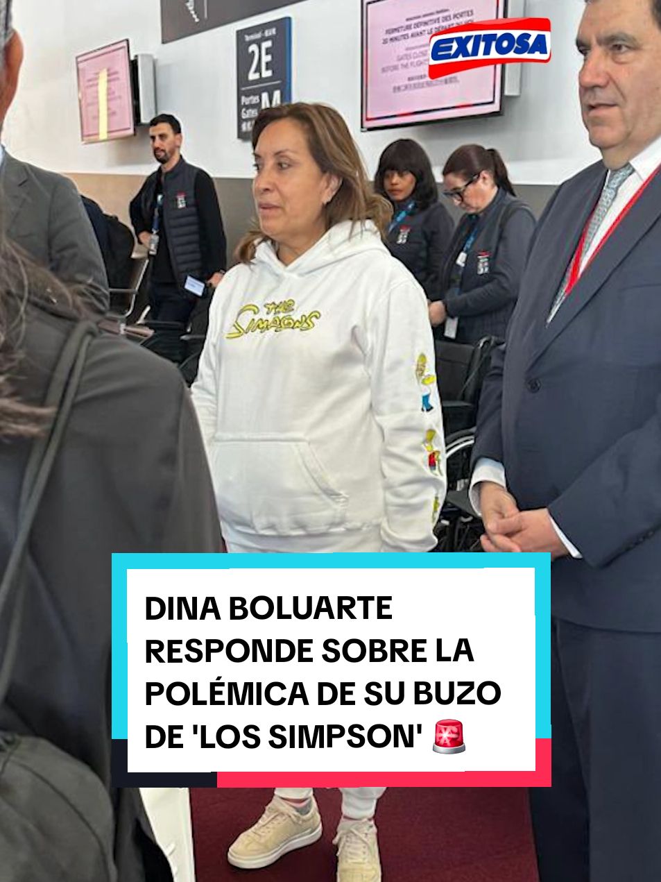 Dina Boluarte responde sobre la polémica de su buzo de 'Los Simpson' 🚨 #dinaboluarte #lossimpson #buzo #chinaa #viaje #tiktoknews #mundo #dina #peru #exitosa #news #noticias #ahora #polemica #viral 