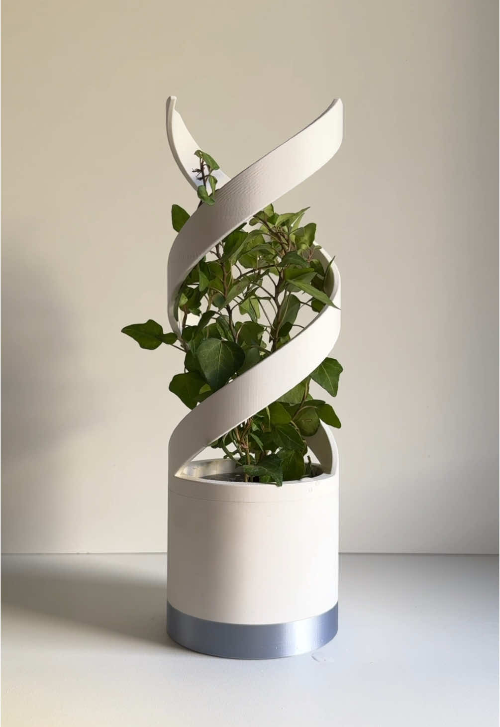 A 3D printed Pot Planter from the Future. If you want to 3D print your own, the STL files are the link in bio. 🍃 #3dprinting #plants #vase #design #homedecor #3d #3dmodeling 