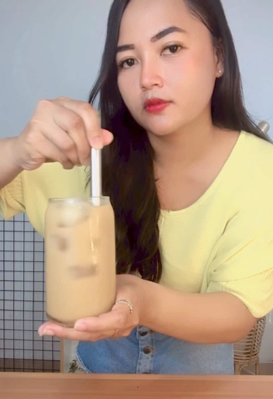 SAVE AJA DULU!! Siapa sangka kopi di pakein banana milk jd minuman se enak ini😍,  kalian wajib coba sih ini enak banget🤤🥰 #menuviral #kulinerhits #serunyakuliner 