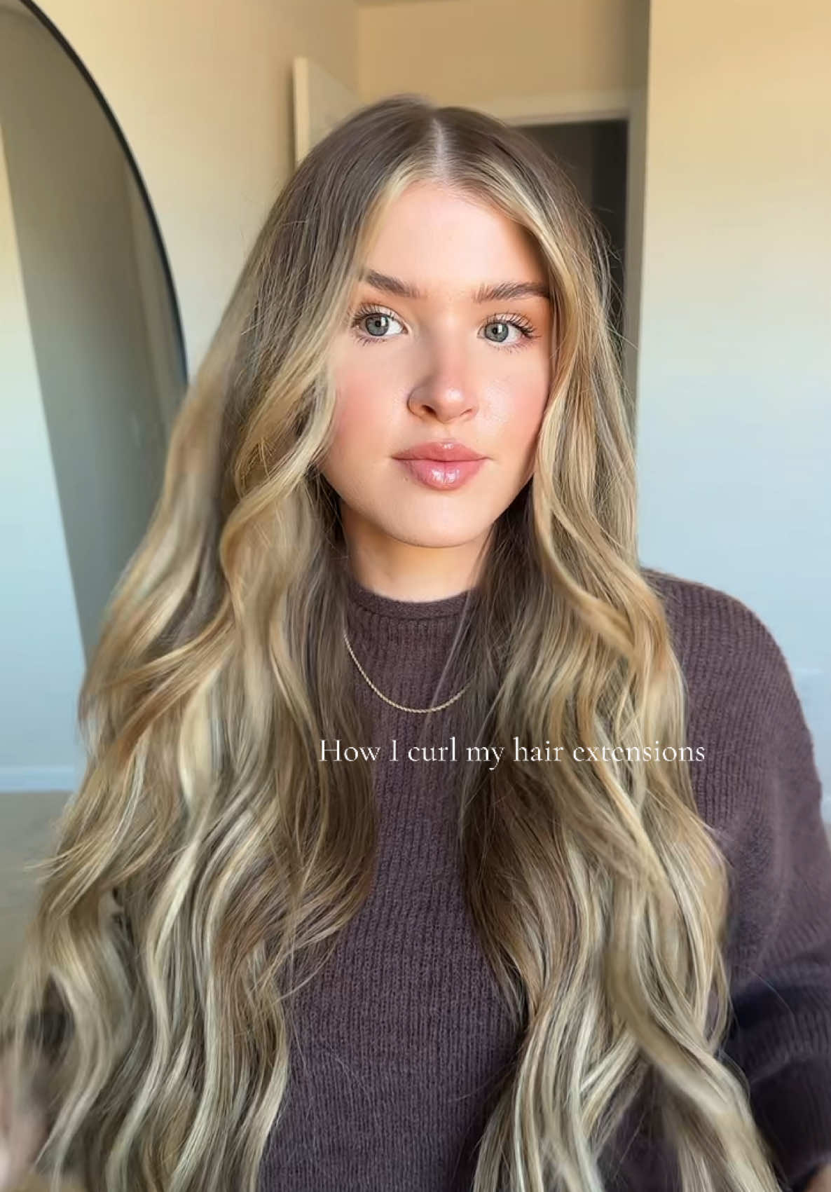Curling hair extensions tips! -always curl the extensions with some of your natural hair to ensure everything blends  - always use heat protection,BABY the extensions  - try to curl in the same direction to also ensure they blend!  #hairtok #hairstylisttok #2rowsofextensions #stylinghairextensions #curlinghairextensions @BeautyTechDistribution 