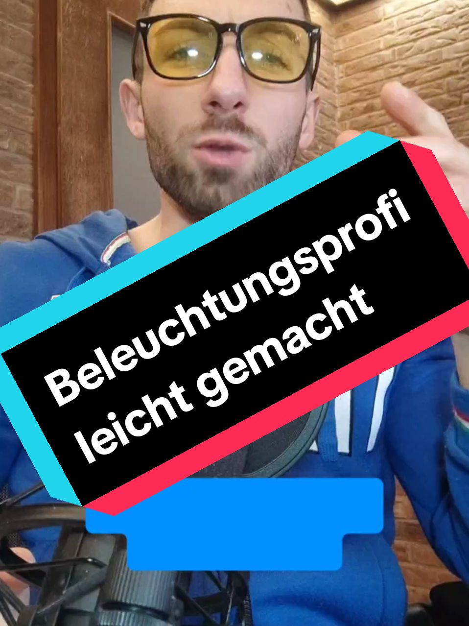 Weil Du eben nicht einfach nur Lampen installierst – Du planst Räume, die Menschen inspirieren und produktiv machen. Mit dem Arbeitsblatt lernst Du: •	Wie Du den Raumindex berechnest – die Basis jeder Lichtplanung. •	Welche Reflexionsgrade entscheidend sind – denk dabei an Wandfarben und Materialien und •	Wie Du LEDs auswählst, die energieeffizient und leistungsstark sind. Das sind die Skills, die Dich zum Profi machen, egal ob Du in der Ausbildung steckst oder schon Meister bist. #elektrotechnikpodcast #elektrotechnik #elektriker #elektroniker #elektrofachkraft #gesellenprüfung #gesellenprüfungteil1 #gesellenprüfungteil2 #elektrotechniker #abschlussprüfungteil1 #abschlussprüfungteil2 #elektronikerfürenergieundgebäudetechnik #elektronikerfürbetriebstechnik #elektronikerfürautomatisierungstechnik #elektronikerfürgeräteundsysteme #elektronikerfürgebäudesystemintegration #edutech #education #edutok #Beleuchtungstechnik, #ElektronikerAusbildung, #Meisterschule 