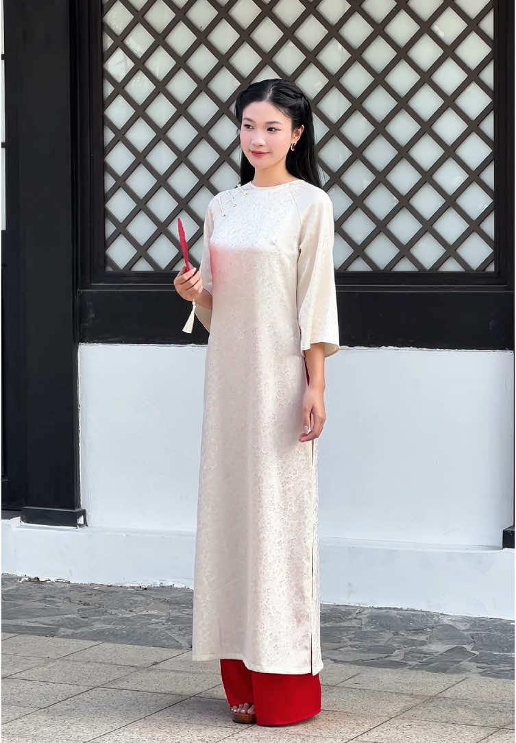 Em chọn sắc đỏ để Tết này thêm thắm tươi 🪭 #xuhuong #trending #outfit #outfits #OOTD #mixandmatch #aodaicollection #aodai #thietke #aodaiViet #aodaithietke #aodaitruyenthong #lanadesignvn 