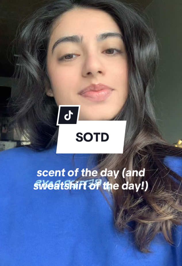 scent of the day! and a bonus, sweatshirt of the day i cant stop wearing @Glossier you doux, its literally the perfect clean but cozy scent and it just feels so perfect for this time of year  #perfumetok #perfumetiktok #fragrancetok #perfumereview #perfumerecommendations #scentoftheday 