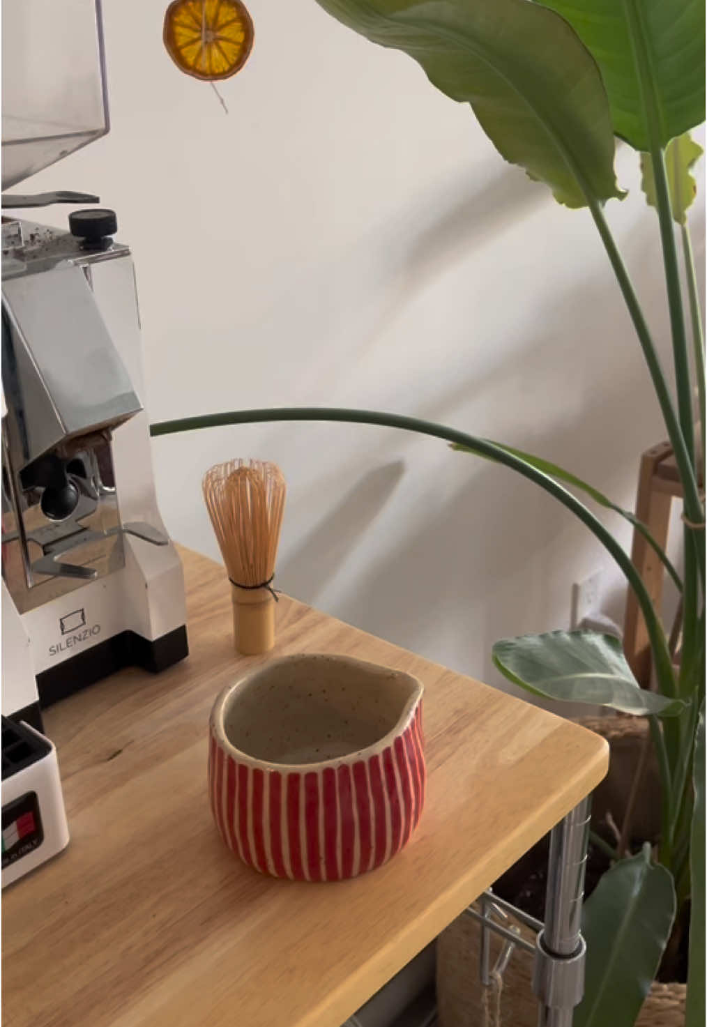 Matcha bowls are now available on my Etsy shop ✨❤️🧡  Link: https://mielceramicsbysara.etsy.com/listing/1836905211 #miel #mielceramics #pottery #ceramics #handmade #pinchtechnique #matcha #matchalatte #matchabowl #poterie #céramique 