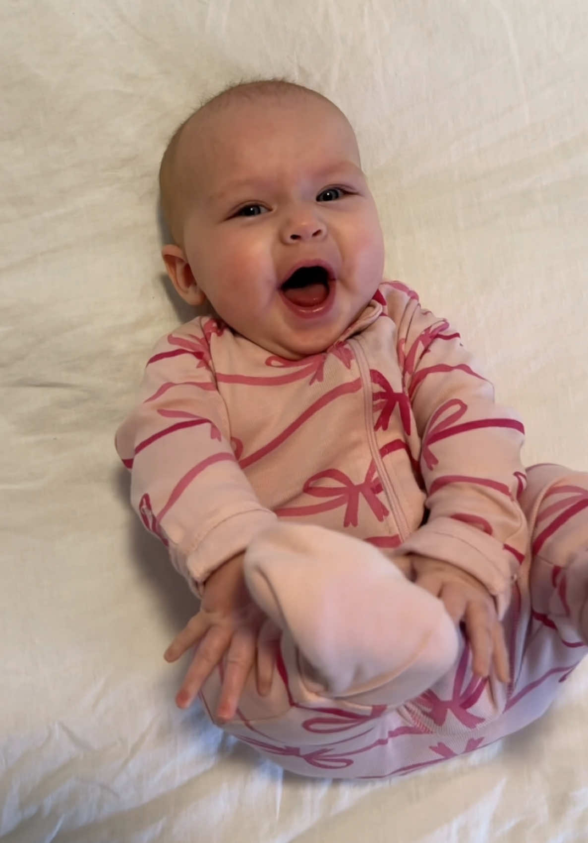 my chatty girly!!! 🥹 #fy #fyp #infant #5months #5monthsold #babytalk #babytalking #funnybaby #funnybabyvideos #babytok #babytiktok #babygirl #baby #babylove #babyfever #firsttimemom #MomsofTikTok #momlife #momtok #babiesoftiktok #cutebaby 