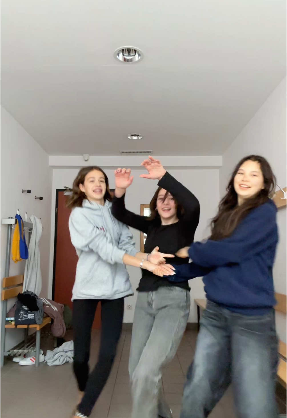 w/@mimitus @zozo9488 @hannamureny @Wilma—reischl 🫶🏻 wasbt the best but atlest we tried😆😆🫧💗💗🫶🏻🫶🏻🫧#becominganinfluencer #postingontiktok #slayedbyema #superman #dance #watchmesuperman🦸‍♀️ #supermandancechallenge #trend #schoollife 