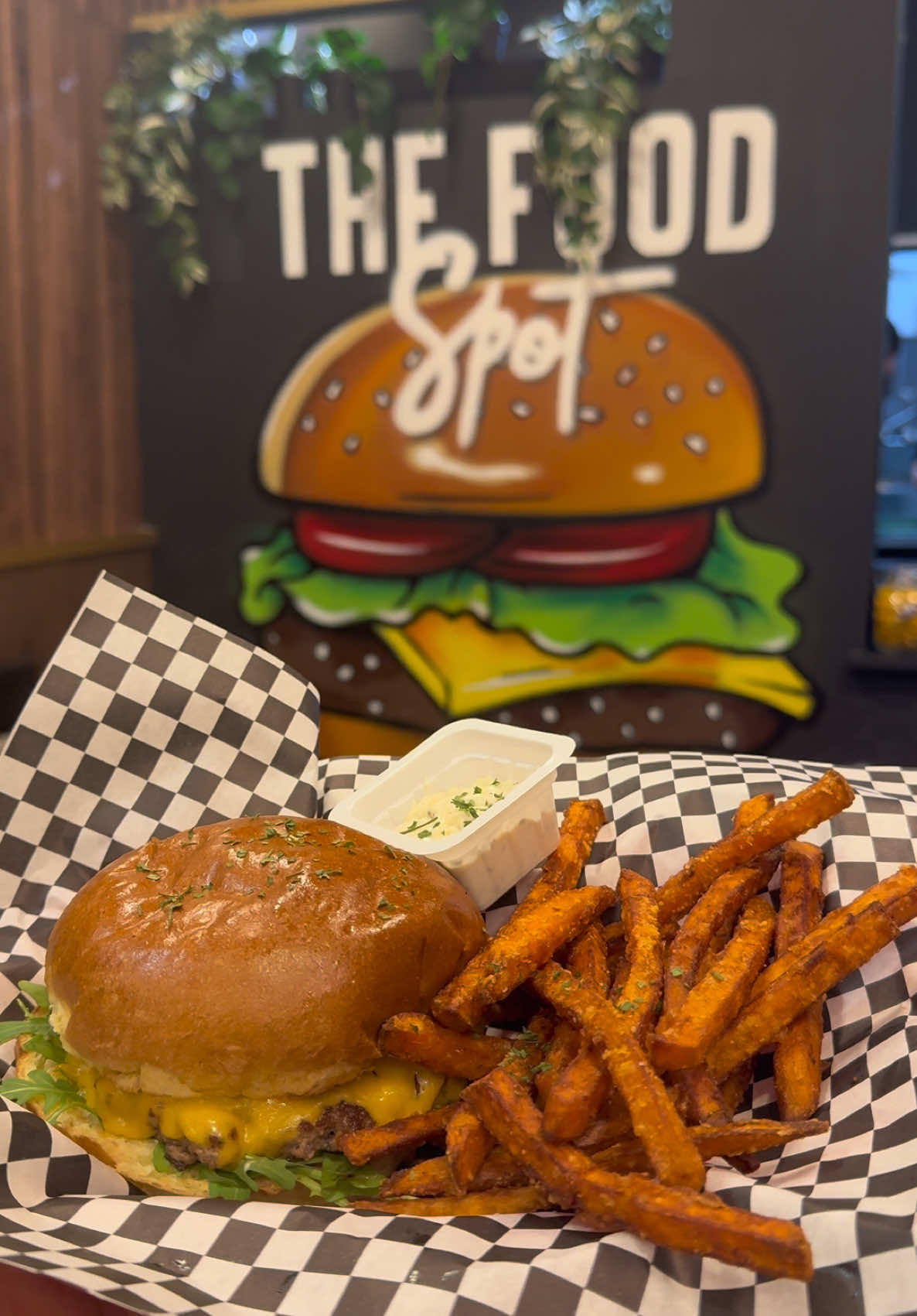 @The food spot Brussels 📍 Rue Van Oost 6, 1030 Schaerbeek pour commander par téléphone ➡️ 0471/ 71 52 21  #food #Foodie #brusselsfood #brusselsfoodspots #brusselsfoodguide #bx #bxl #burger #smashburger #hotdog #halal #halalfood #foodies #visitbrussels #fastfood #newfastfood #bonplan #bonplanbruxelles 