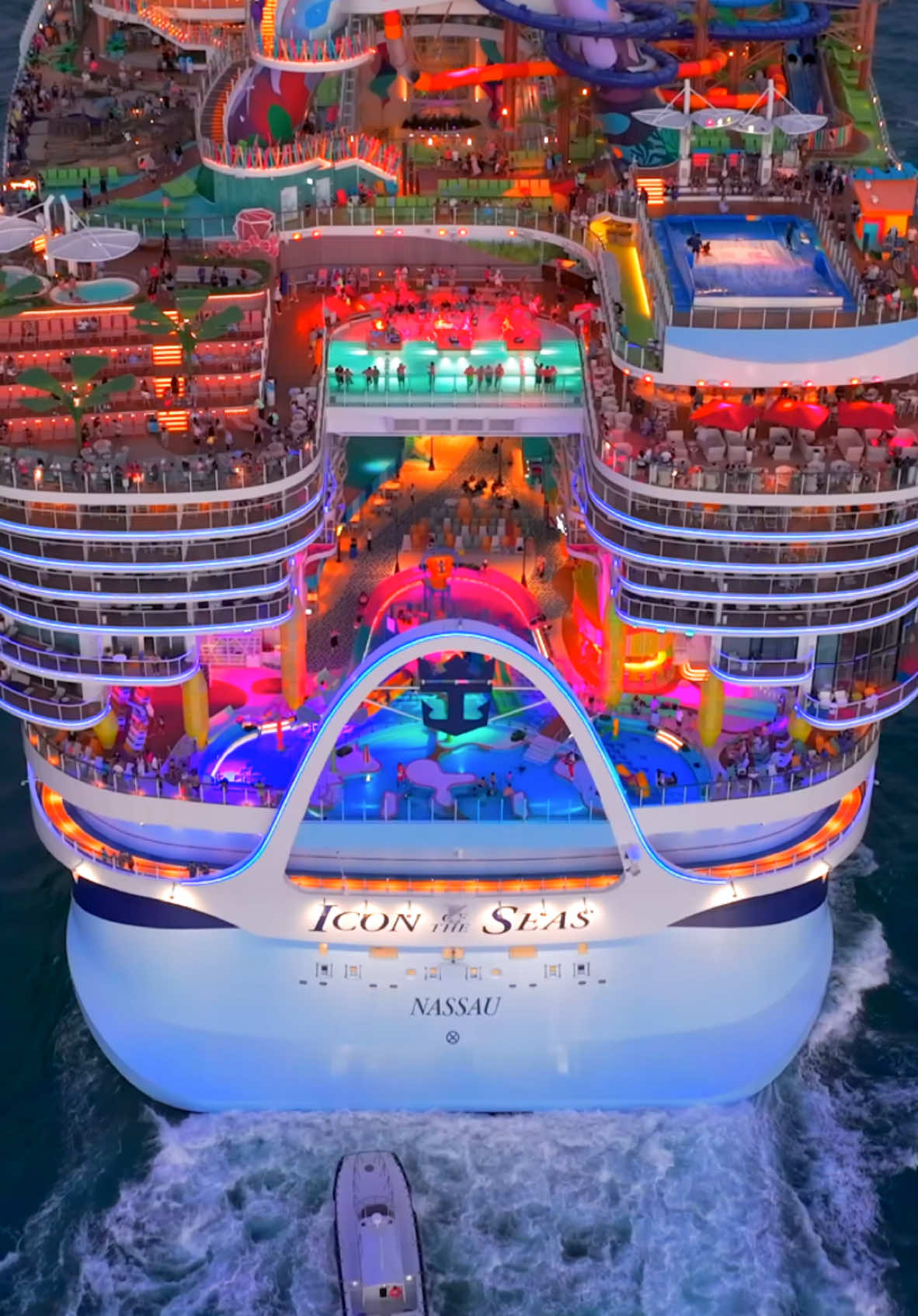 Thats a sexy aft! 🔥🔥 #icon #cruises #royalcaribbean #cruisetok #iconoftheseas 