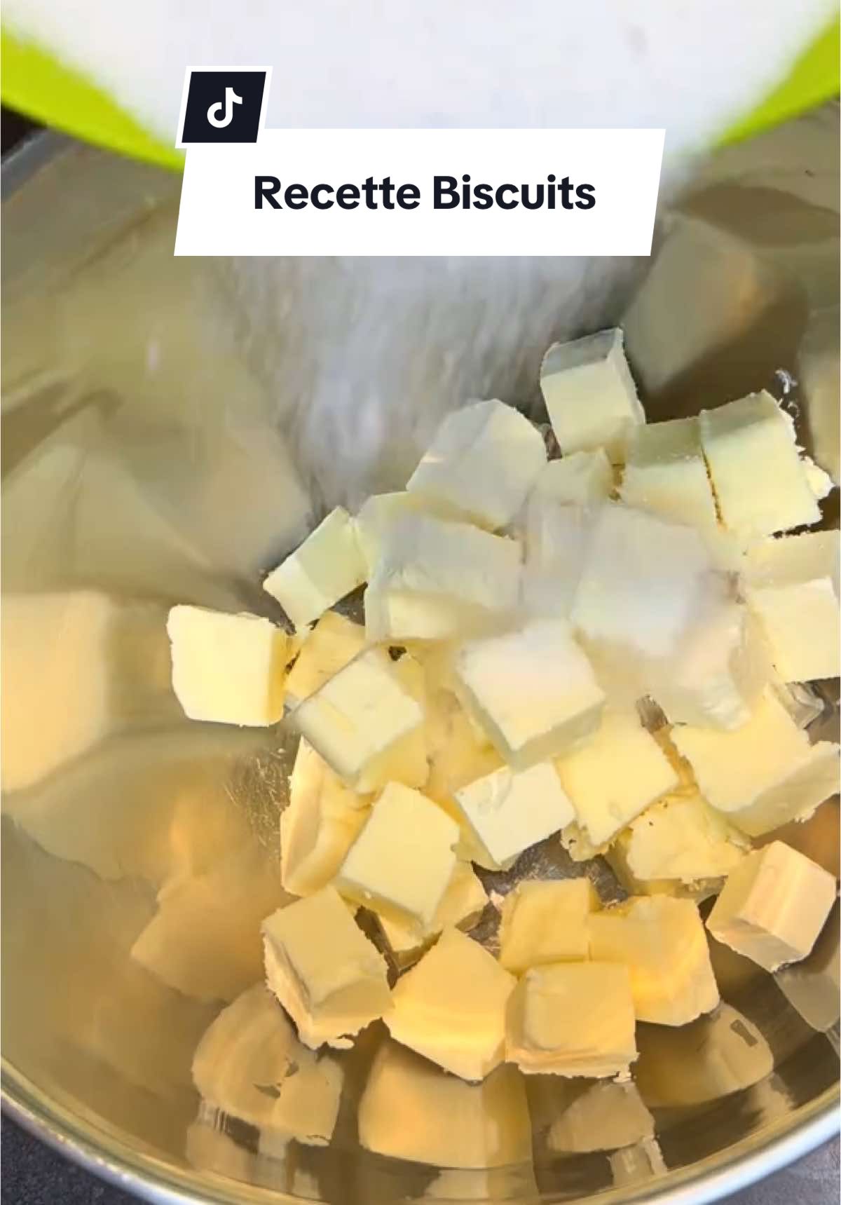 Le secret pour des biscuits parfaits qui ne se déforment pas à la cuisson ? 🍪 Découvrez ma recette inratable avec ces ingrédients simples : 	•	125 g de sucre 	•	125 g de beurre 	•	250 g de farine 	•	1 œuf À vos fouets ! 🥄 Testez et partagez vos résultats en commentaire. 💬 #RecetteBiscuits #PâtisserieFacile #BiscuitsMaison #BiscuitsInratables #Gourmandise #RecetteFacile #BakingTips #CuisineMaison