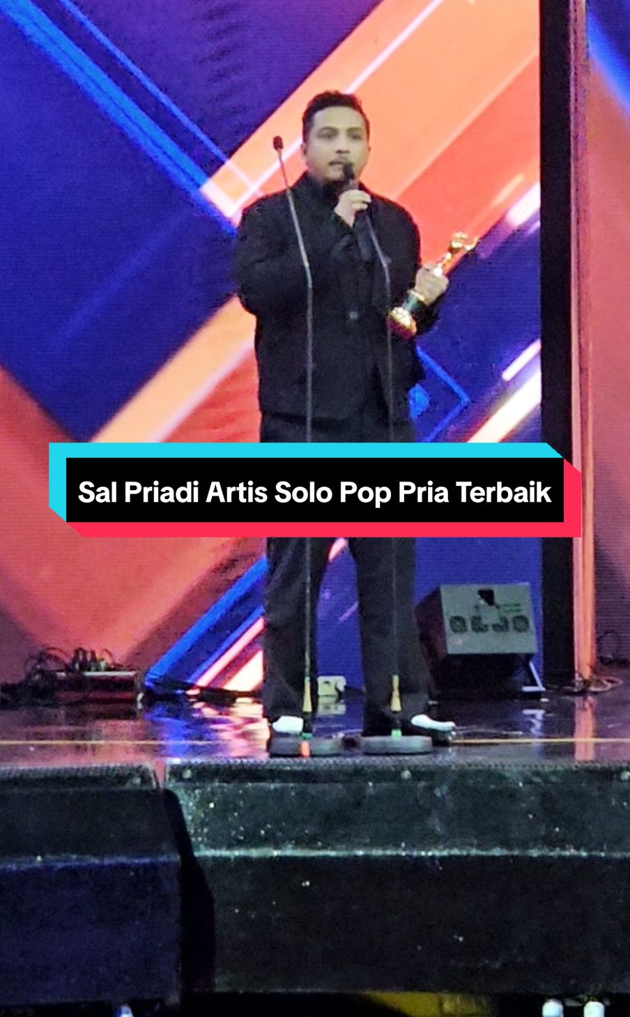 Sal Priadi mendapat AMI Awards kategori Artis Solo Pop Pria Terbaik...  #salpriadi #sal #salpriadi_galabungamatahari 