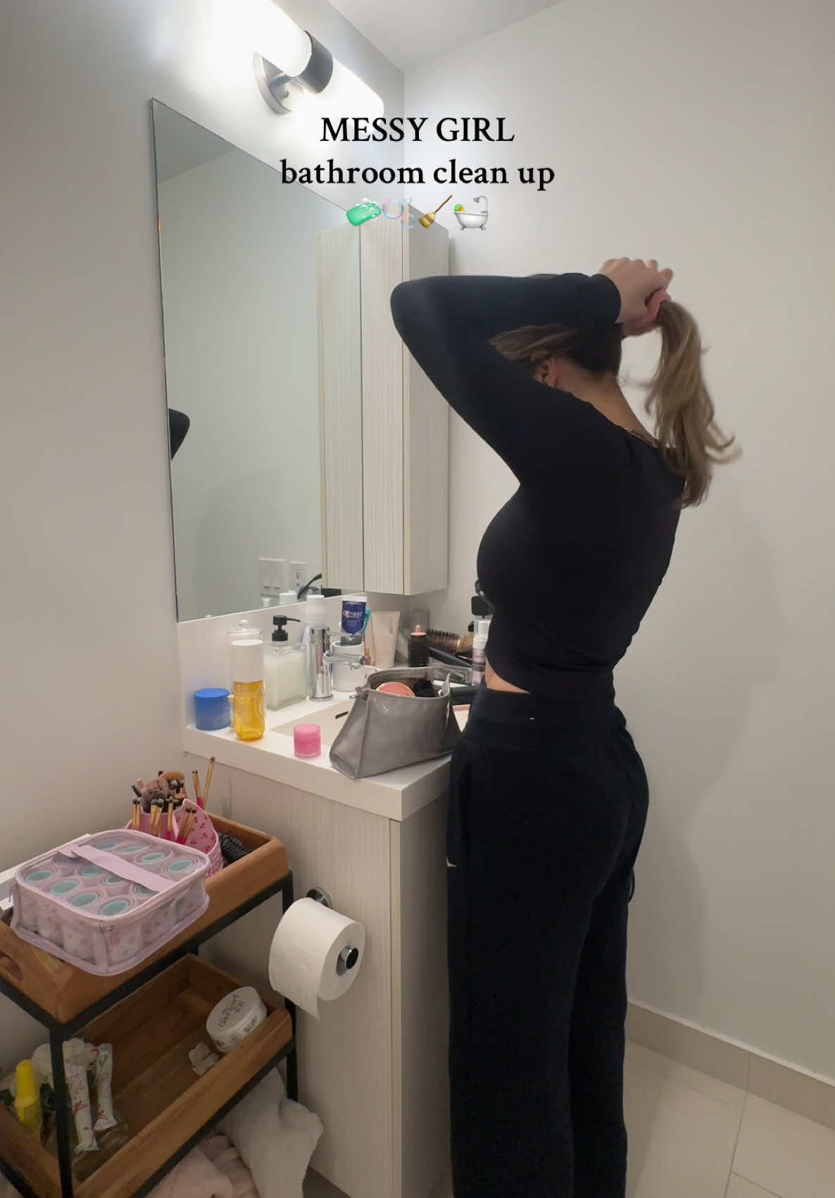 Lets speed clean my bathroom with me 🧼🧹🫧🛀 #cleanup #bathroomcleaning #condo #messytiktok 