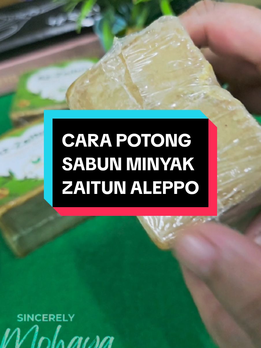 Replying to @maria.sahyati Susah potong dalam plastik..kena buka dulu plastik..pastu tekan jer pisau tu senang. #sabunzaitun  #sabunminyakzaitunoriginal #alepposoap #sabunaleppo #olivesoap 