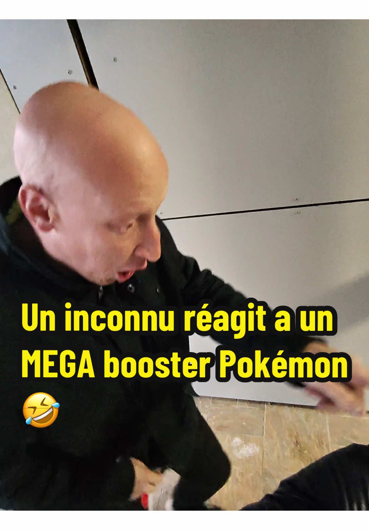 Un inconnu réagit a un MEGA booster Pokémon🤣 #boosterpokemon #booster #inconnu #funnyvideos😂 #drole_videos #drole #humour #prankvideo #prankster #humor #fyp #foryoupage❤️❤️ #foryour #pokemontiktok #pokemoncards #pokemon #pokemoncommunity #pokemontcg #image #carte #cartepokemon #boosteropening #overreacting #overreact #reaction #strange #good #goodvibes 