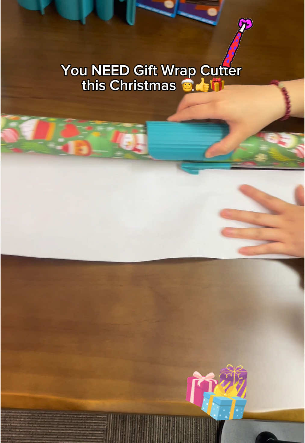 Decorate your life with the cool gift packaging! ❄️🎁 #gadget #giftwrapping #christmas #deal #giftwrappinghacks #satisfying #fyp #christmas #gifts #christmaswrapping  #WrappingPaper  #tiktokshopblackfriday #tiktokshopcybermonday 🎅 #🎄 #🎁 #👍