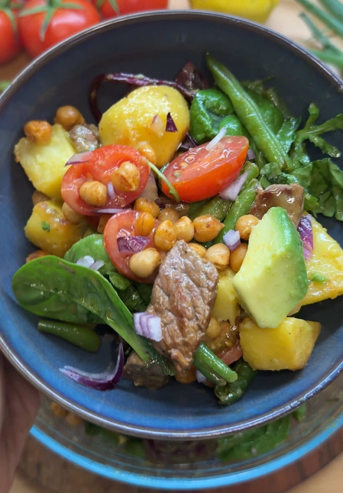 Proteinreicher STEAK Salat 🥗🥩🥰😋 Zutaten: - Kartoffel -Olivenöl  -Butter -Fleisch  -Grüne Bohnen  -Kichererbsen  -Salat -Tomate  -Zwiebel  -Avocado  -Gewürze ( Salz, Pfeffer, Paprikapulver, Rosmarin)  Dressing: Honig, Senf, Zitronensaft, Knoblauch, Olivenöl, Salz, Pfeffer #EasyRecipe #tagesrezept #salad #healthylifestyle #highprotein #goodvibes #DinnerIdeas #fyp #foryou #goviral 