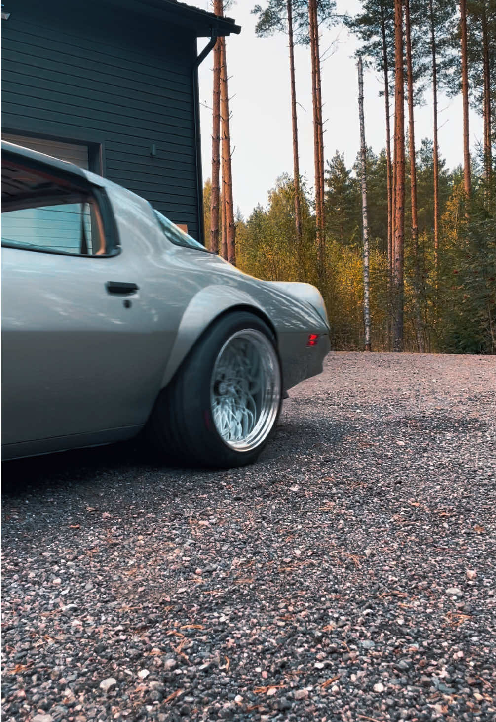 Vanhaa ja keskenerästä matskuu, mutta nättiä #pontiac #projectcar #firebird #transam #camaro #projectcar