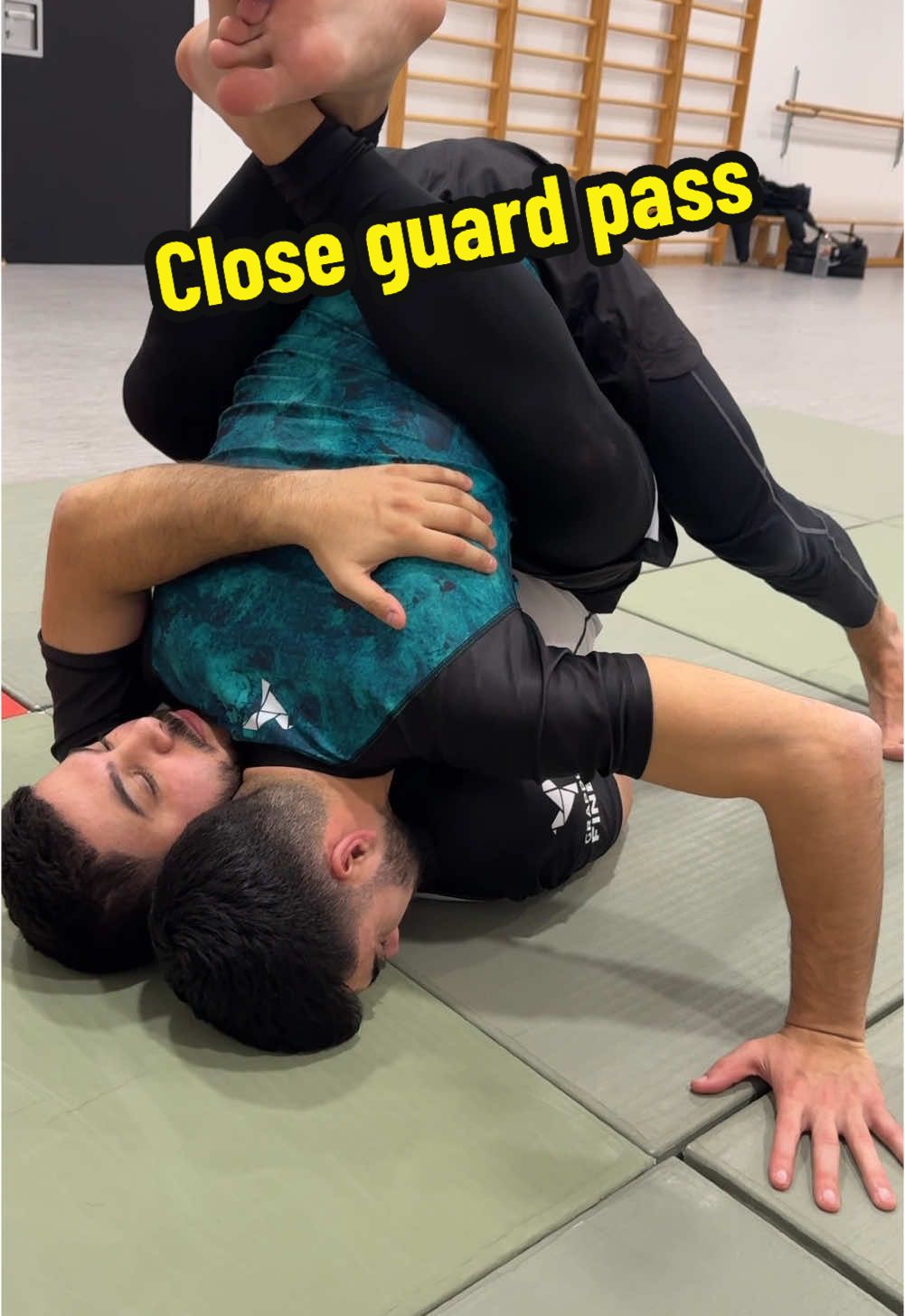 Close guard pass! #bjj#bjjlifestyle#grappling#mma#jiujitsu#jiujitsulifestyle#nogi#martialarts#grapplersfinest