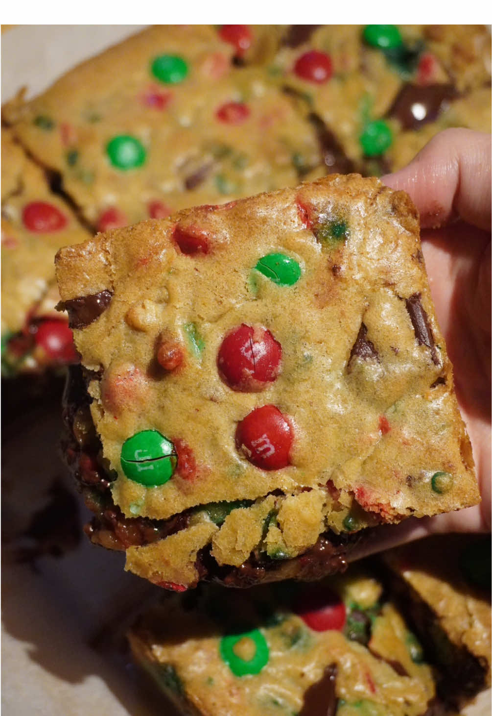 christmas cookie bars 🎄 crinkly, gooey, festive cookie bars since it's christmas season! these bars are filled with christmas m&ms, sprinkles, and chocolate chunks, and a perfect sweet treat for watching your favorite holiday movies 🎅 search up 