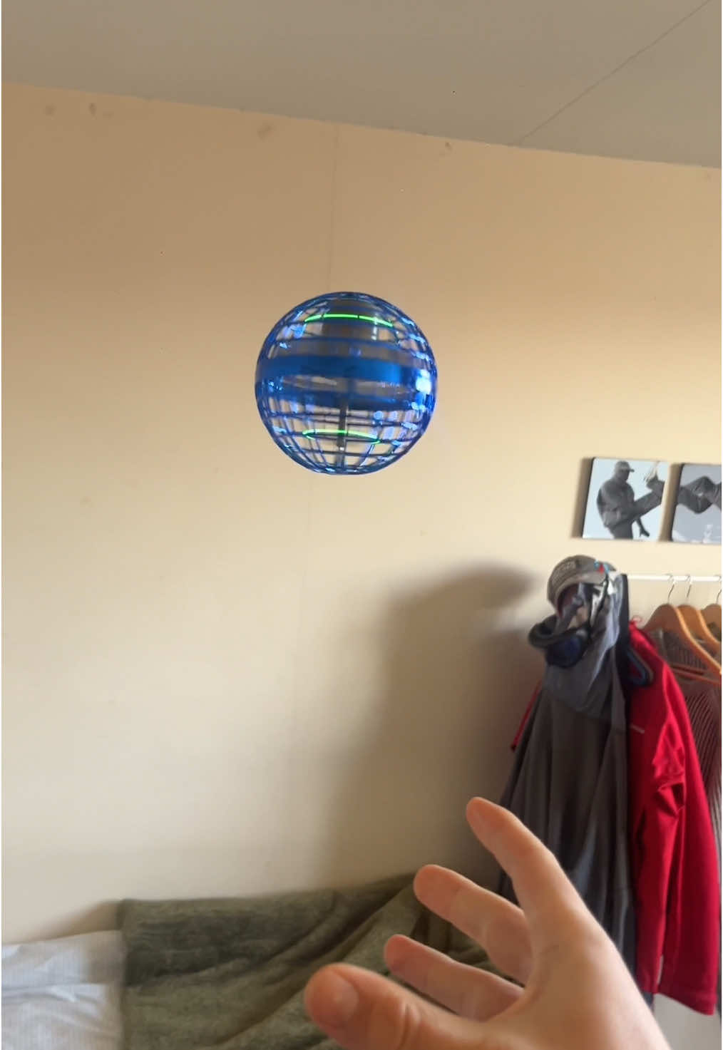 Replying to @ironingwaffles it does have a mind of its own at first but once you get the hang of it , its so satisfying#flyingball #flyingorbball #christmas #christmasgiftideas #giftideas #tiltokmademebuyit  