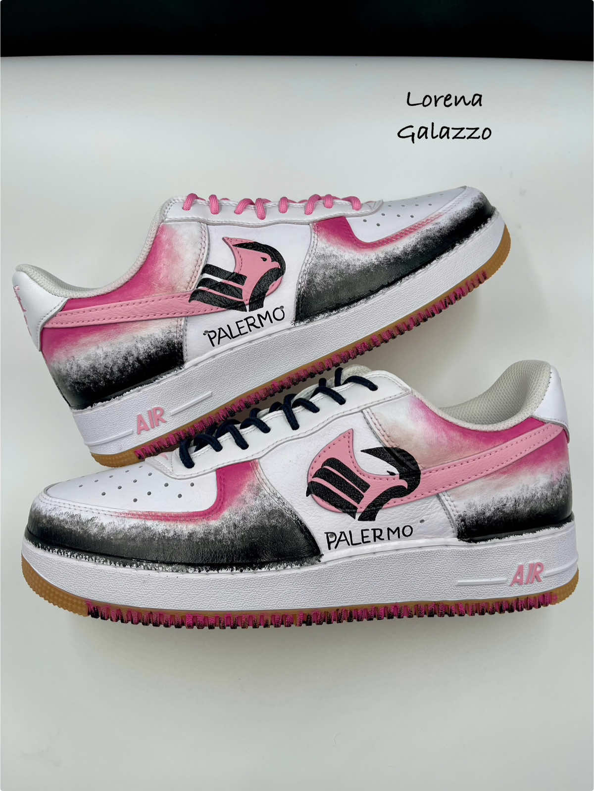 Palermo custom per un grande tifoso, pronte per la spedizione in Germania ⚽️🖤🩷  #lorenagalazzo #custom #palermo #forzapalermo #rosanero #palermocalcio @Domenico Crivello335 per te 🥰