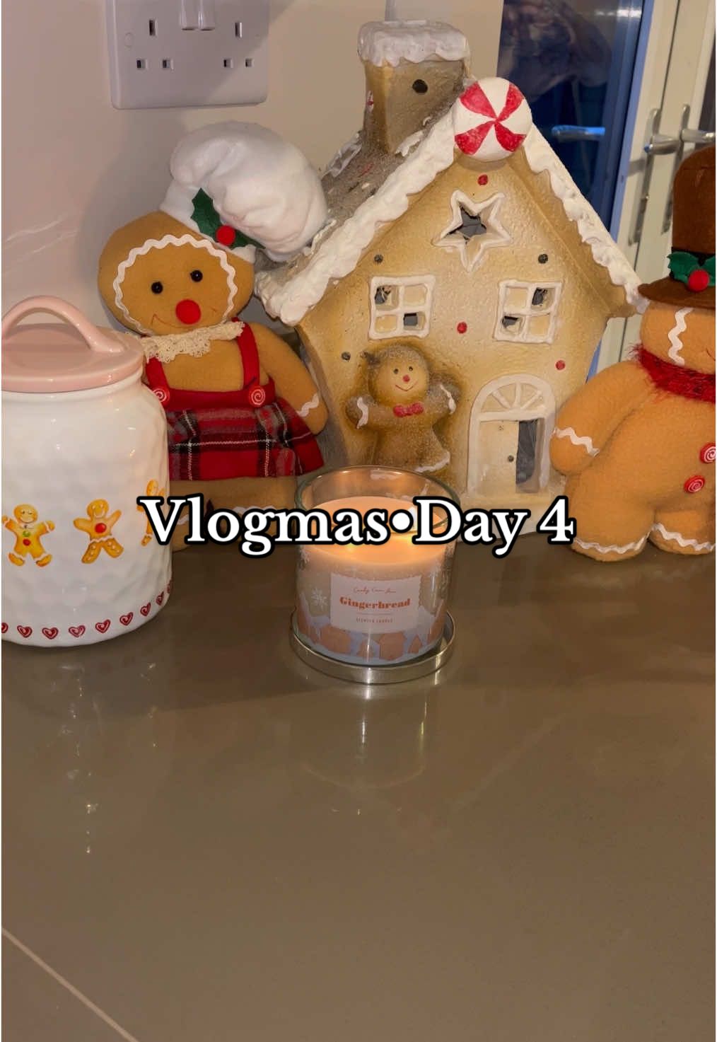 Day 4🎅♥️ #Vlogmas #christmasvlog #christmas #dailyvlog #dayinmylife #CleanTok #cleaningtiktok #cleanwithme #fyp