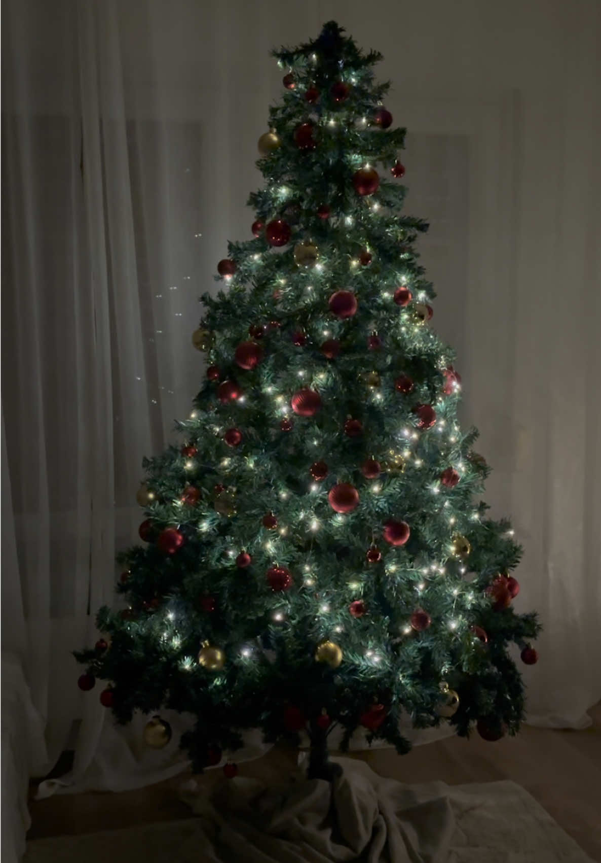 Ich liebe es 🎄 😍 das erste mal haben wir uns einen Weihnachtsbaum gekauft😍 wie findet ihr das Ergebnis?#fyp #weihnachtsbaum #marrychristmas 