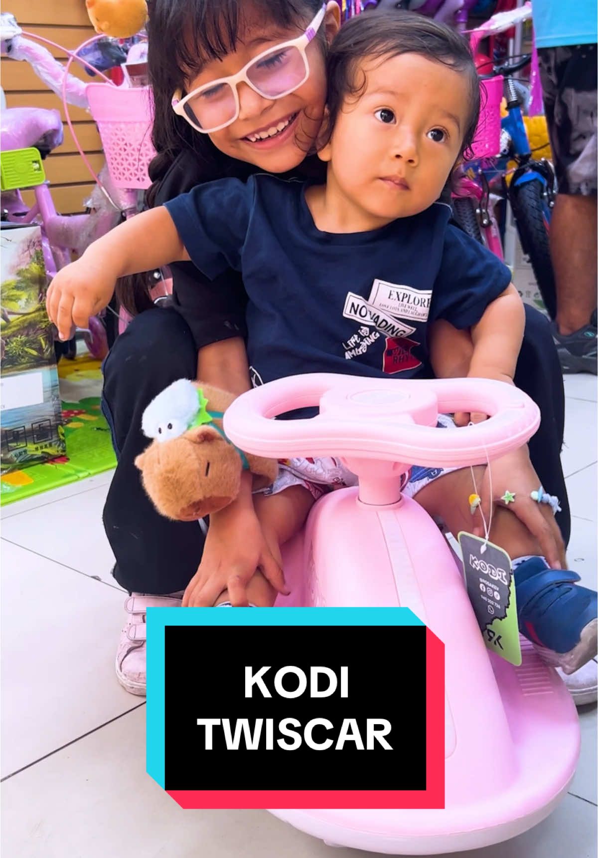 Conozcan nuevo modelo Kodi Twiscar con #bluetooth en #coloresvariados del Grupo Rosakev #scooterinfantil #carritos #carritotwiscar #twiscar #twiscarmusica #infantil #infantiles #regalos #navidadentiktok #campañanavideña2024 #campañanavideña #correcaminos #ventaporcajon #ventaporunidad #ventaporunidadjuguetes 