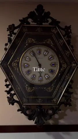 Apple watches are great but something about antique clocks is so charming… 🕰️ #antique #antiqueclock #clock #time #aesthetic #darkacademia #quietlife #tellingtime #darkaesthetic #poetic #fyp #foryoupage #fy #foryou