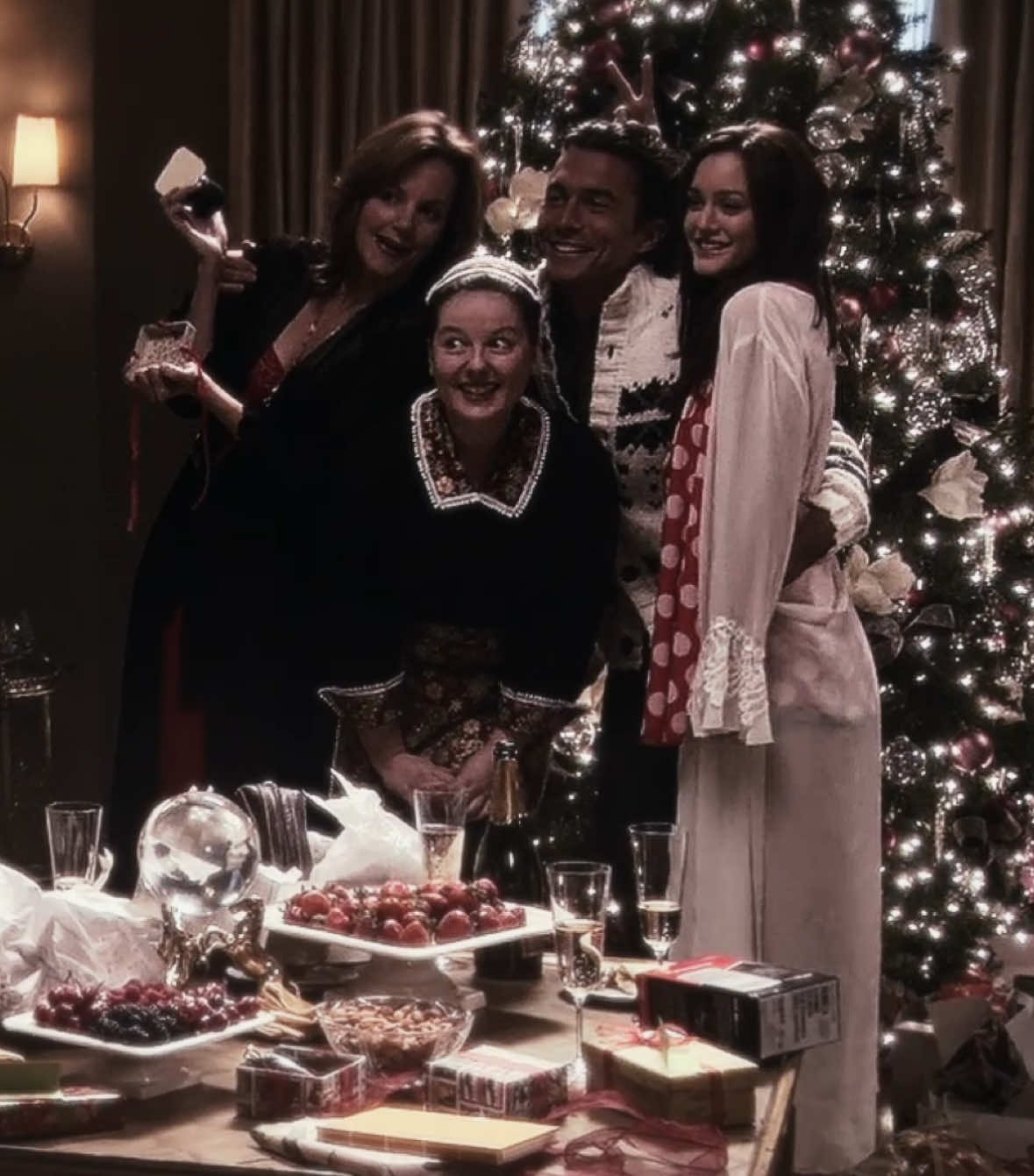 holly jolly christmas. ib matldefts #gossipgirl #christmas #blairwaldorf #serenavanderwoodsen #edit #fyp 