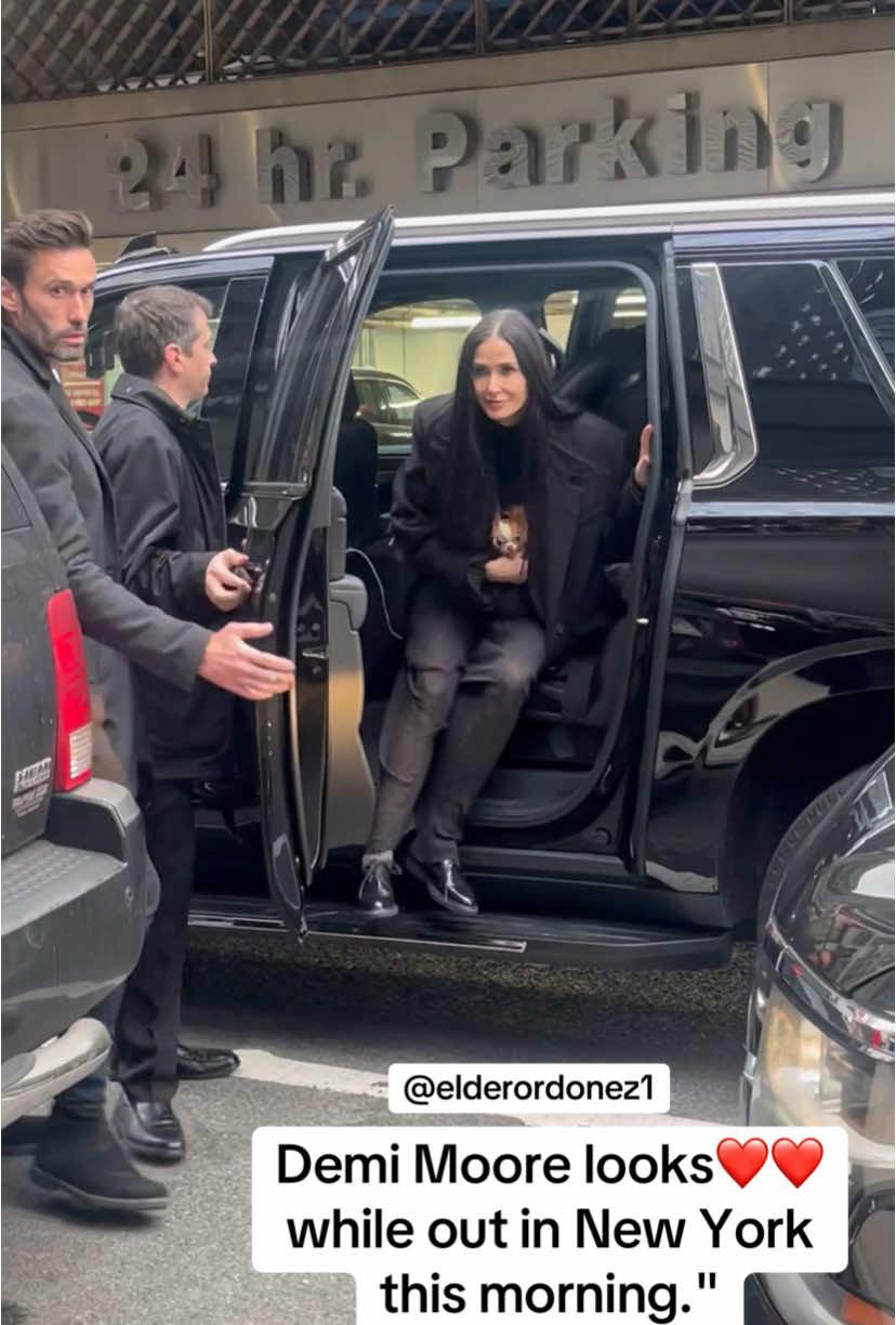 Demi Moore looks ❤️❤️while out in New York City this morning.” (🎥) @elderordonez1 #demimoore #selenagomez #zoekravitz  #nicolekidman #angelinajolie #bradpitt  #Love #newyork #fyp #yourpage #pretty #beautiful #happy  #justinbieber #haileybieber #kimkardashian #kyliejenner   #newyork #taylorswift  #thimotheechalamet