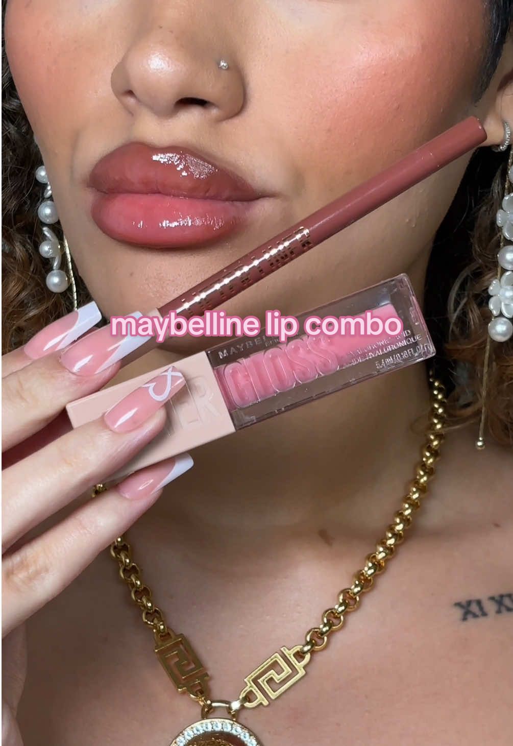 these @MaybellineUK lifter glosses are sooo juicy and gummy bear is such a pretty shade 🍬 @Maybelline NY  #maybelline #maybellineliftergloss #lifterglossmaybelline #glossylips #lipglossswatch #lipswatch #makeupswatch #makeup #liftergloss #lifterliner #lipcombo #affordablemakeup 