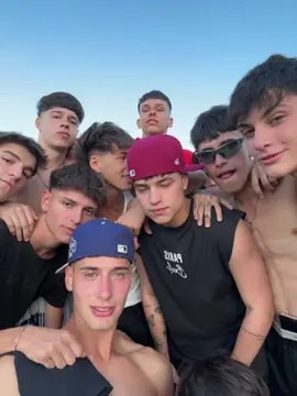 @Giansito 🕷 @beenjarojaas @Arzaa 🐦‍⬛ @Juani occhi @matimansurr @bautiritonn_ @brunoarbiza_ @Santi🛸 @Frann⚡️ @LautiFdezZ 