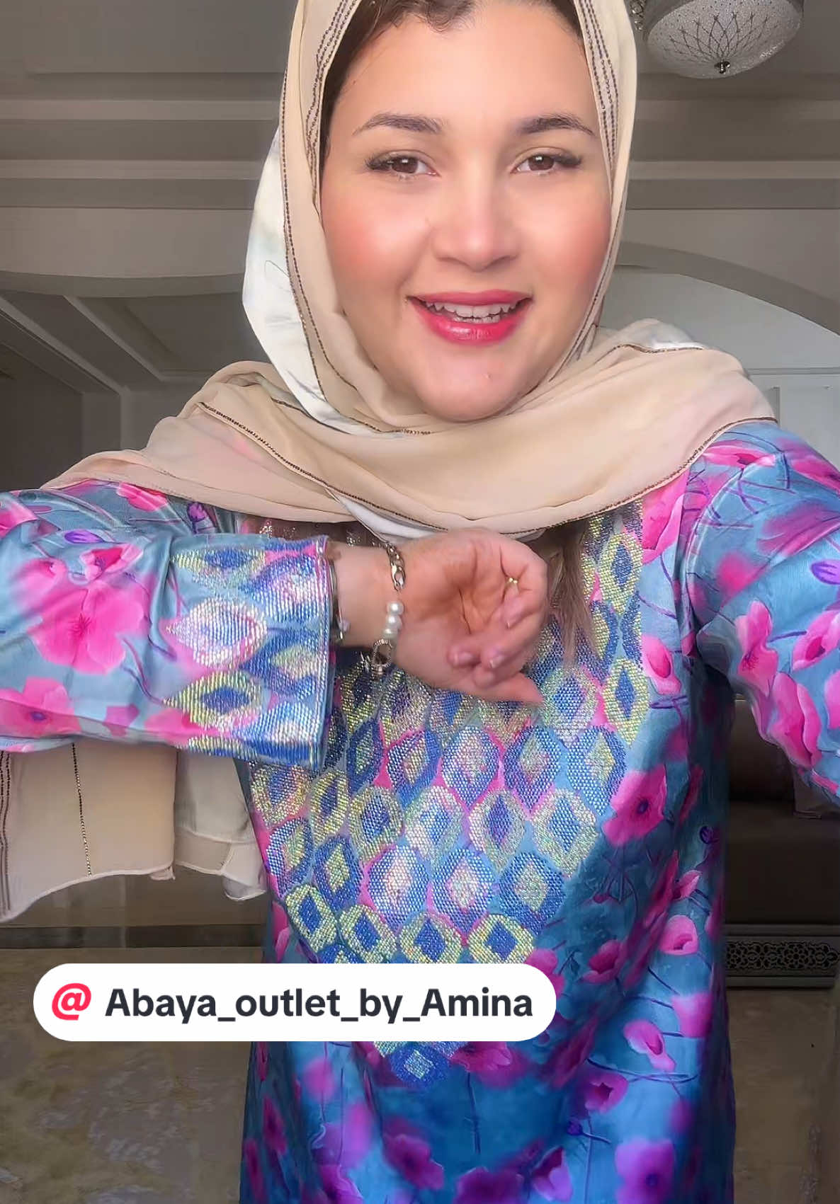 Ha mnin khdito albnat rah 3ndha mahal f borj swiqa @Abaya_outlet_by_Amina #kbidati❤️🥺 #اكسبلور #المغربية🇲🇦 #yasso #المخاوير_الاماراتيه #marocaine🇲🇦 #اكسبلورexplore 