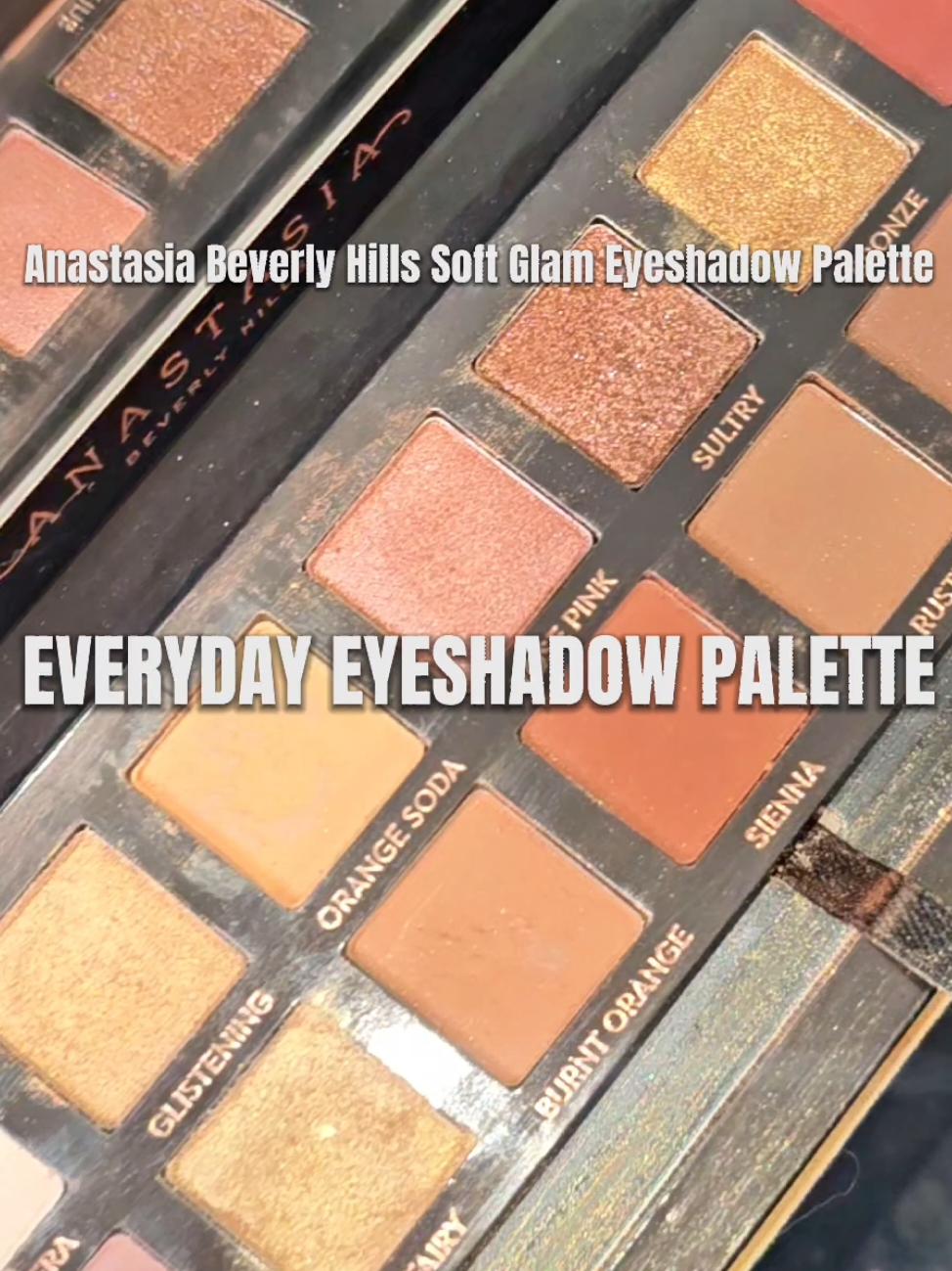 Anastasia Beverly Hills Soft Glam Eyeshadow Palette is an everyday palette perfect for daytime or nighttime looks! #glittereyeshadow #anastasiabeverlyhills #makeuppalette #eyeshadowpalettes #eyeshadowpalettes #eyeshadow #beauty #makeup #neutraleyeshadow 