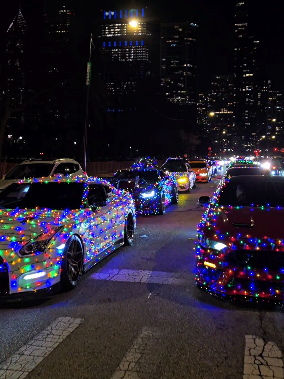 Another banger this weekend 12/8.. ONLY IN CHICAGO🎄 #christmas #merrychristmas #christmaslights #santa #sleigh #lights #christmastree #cars #r35 #camaro #f30 #srt #f87 #mustang #g8 #s14 #bmw #g8 #lexus #honda 