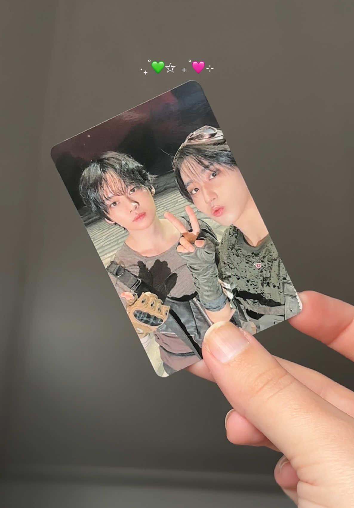 i love love love this photocard 🤭 bias liiiiine #minsung #hanjisung #leeknow #skz #stay #straykids #giant #photocards 