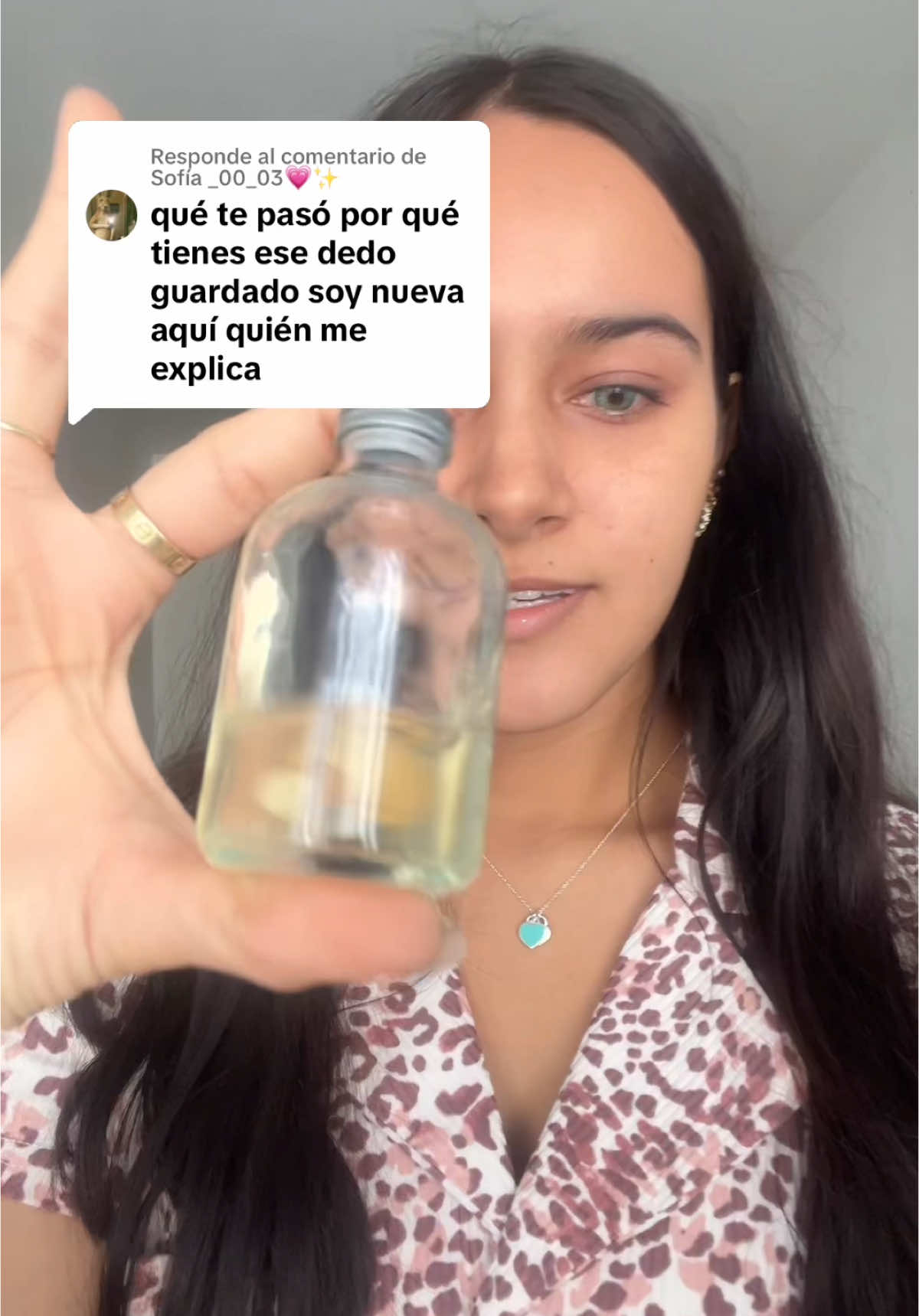 Muchas personas preguntan porque tengo un dedo en un frasco ✨ naci con 6 dedos 🥹les contare un poco mientras me hago mi skincare con @Mad Hippie pueden enconrarla en @Liverpool México y @Free the Rabbit  #seisdedos#polidactilia #sextodedo #skincareroutine #madhippie #storytime