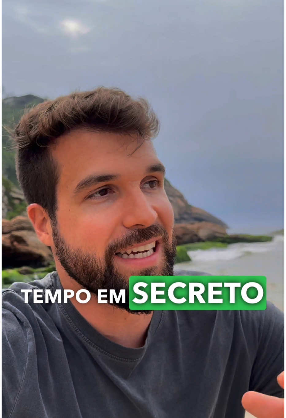 Mateus 6:6 Tu, porém, quando orares, vai para teu quarto e, após ter fechado a porta, orarás a teu Pai, que está em secreto; e teu Pai, que vê em secreto, te recompensará plenamente