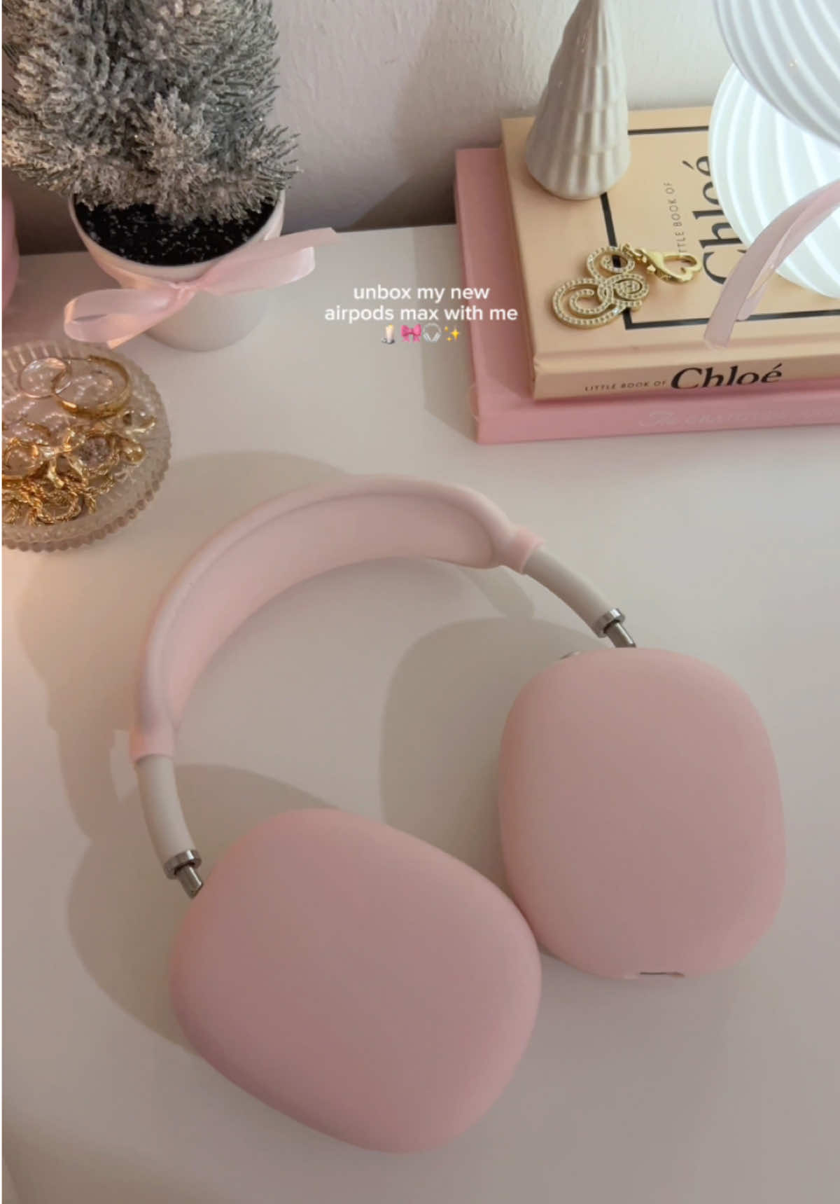 early christmas gift for myself🤭🎀🎧✨ been saving for these for a while so I had to get them on black friday💕 #airpodsmax #apple #appleairpodsmax #airpodsmaxunboxing #headphones #appleunboxing #christmas #christmasgift #imalination #aesthetic #cleangirl #routine #girly #thatgirl #vanillagirl #fyp #viral #vibes #cute #girl #Vlog #girlygirl #fashion #beauty #softgirl