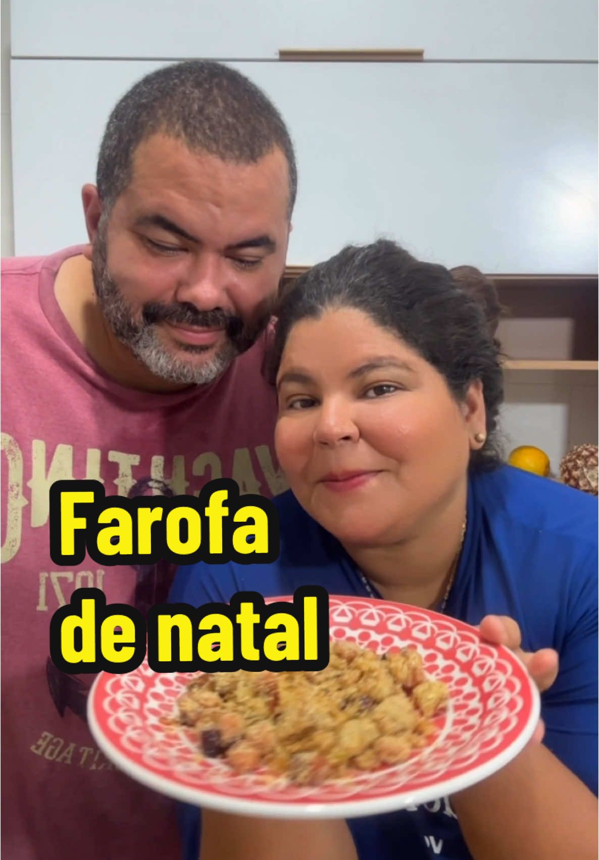 Bacon + cebola + banana = 😍😋🤤 Saiu uma farofa PERFEITA! Já marca o mozão que vai amar essa receita ❤️ Ingredientes  350g de bacon  2 cebolas  3 bananas (usei a prata, mas pode ser a d’água)  2 colheres de sopa de manteiga  Sal e temperos a gosto  #natal #culinaria #receita #receitasfaceis #receitasdenatal 