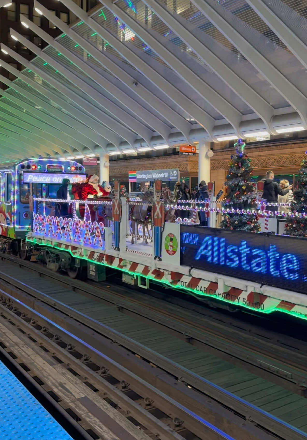 Chicago is the greatest!  #ctaholidaytrain #christmasinchicago #proudchicagoan #ctatrain #chicagoel