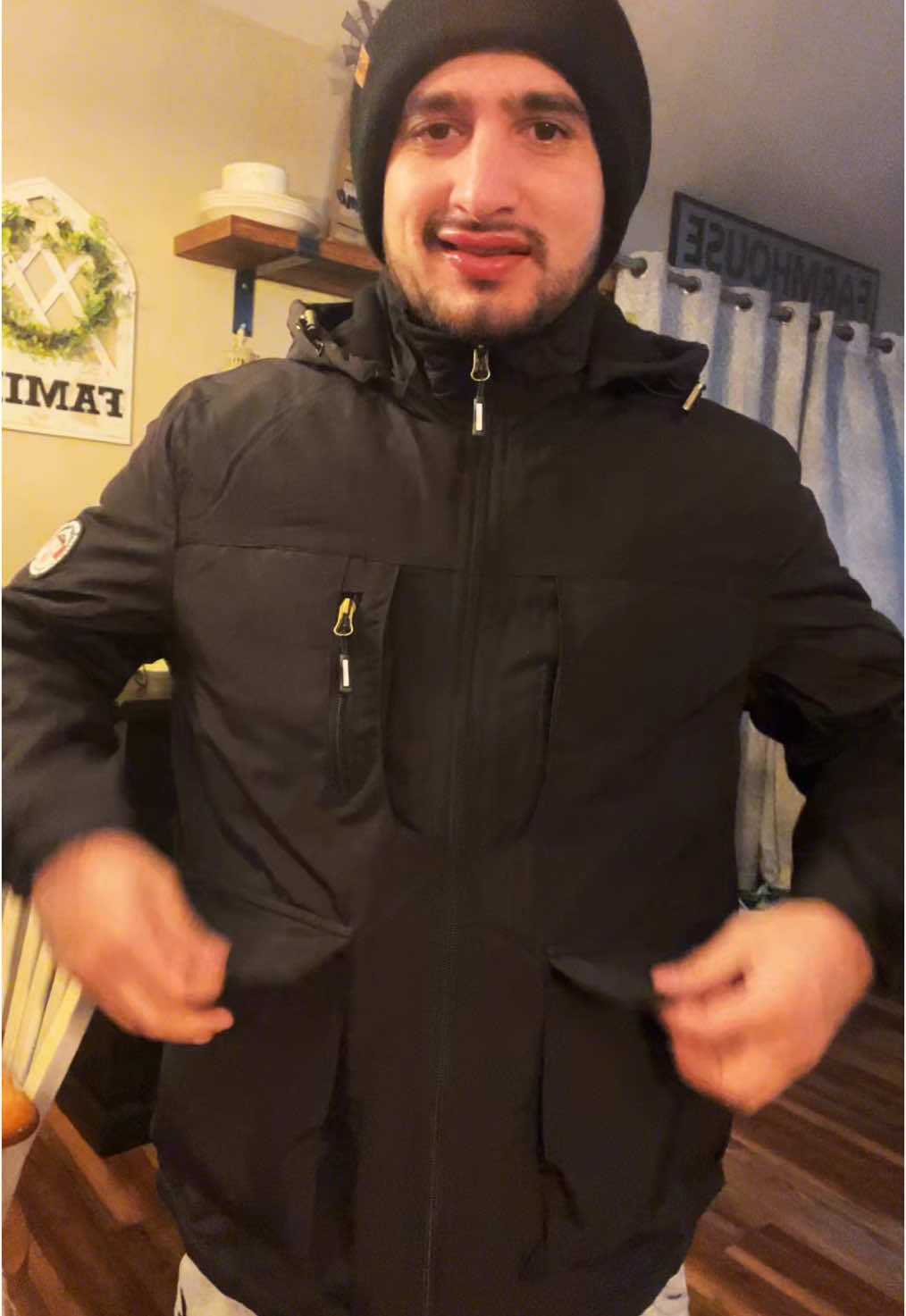 #tiktokshop #gift #giftideas #fyp #trending #fyp #foryoupage #fy #tiktokmademebuyit #tiktoker #tiktokshopfinds #tiktokviral #christmasgift #jacket #hoodedjacket #zipuphoodie #winterjacket #outerwear 