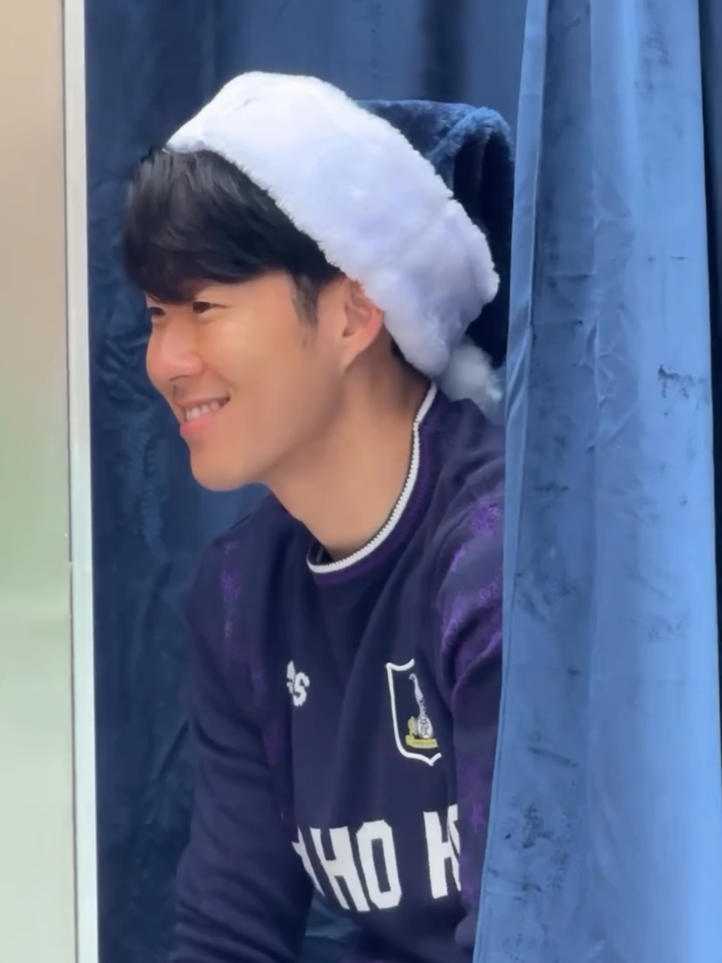 😁 ¡SONRÍAN A LA CÁMARA! 🎅 Los jugadores del Tottenham ya se están preparando para recibir la Navidad. 🎥 Vía IG spursofficial #ligapremiertd #tottenham #spurs #PremierLeague #Soccer #futbol #fyp