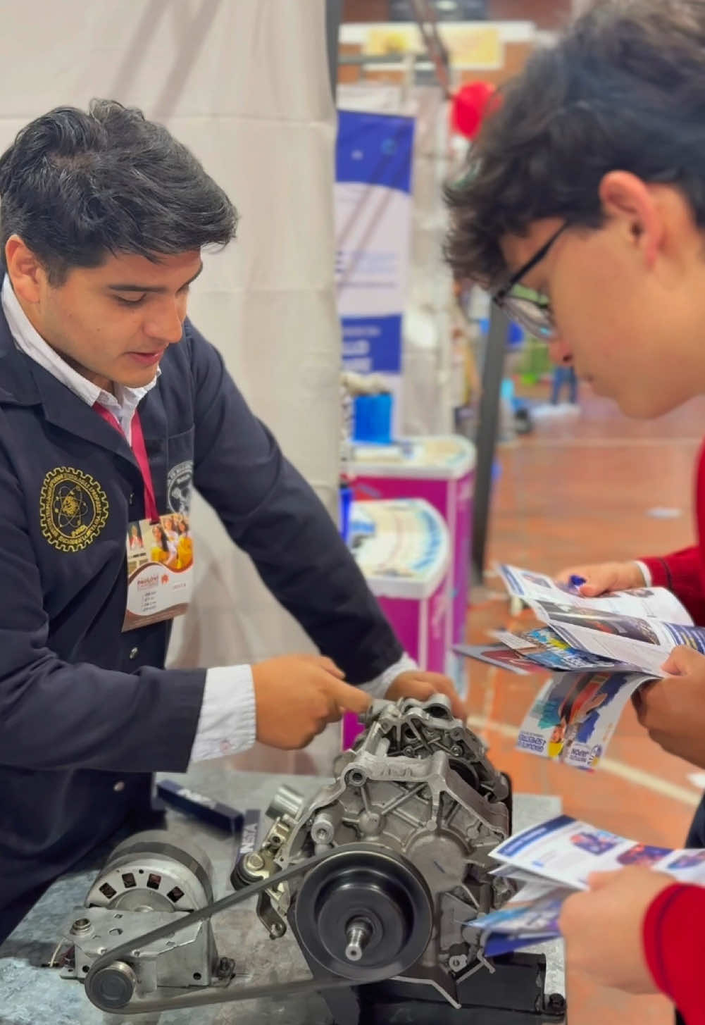 En el INSTA te ofrecemos una educación de calidad, nos comprometemos con el desarrollo de profesionales competentes que aporten al progreso de nuestra sociedad. 🌟📚 Te invitamos a conocer más sobre nuestras Carreras Tecnológicas en áreas clave como: ⚡ Electricidad 🔌 Electrónica 🌐 Redes y Telecomunicaciones 🚗 Mecánica Automotriz -- 😉¡Porque las carreras que mueven al mundo, no pueden detenerse!😉 -- #YoSoyINSTA #FamiliaINSTA #Tecnologías #Electricidad #Electrónica #RedesyTelecomunciaciones #MecánicaAutomotriz #parati #EducacionSuperior