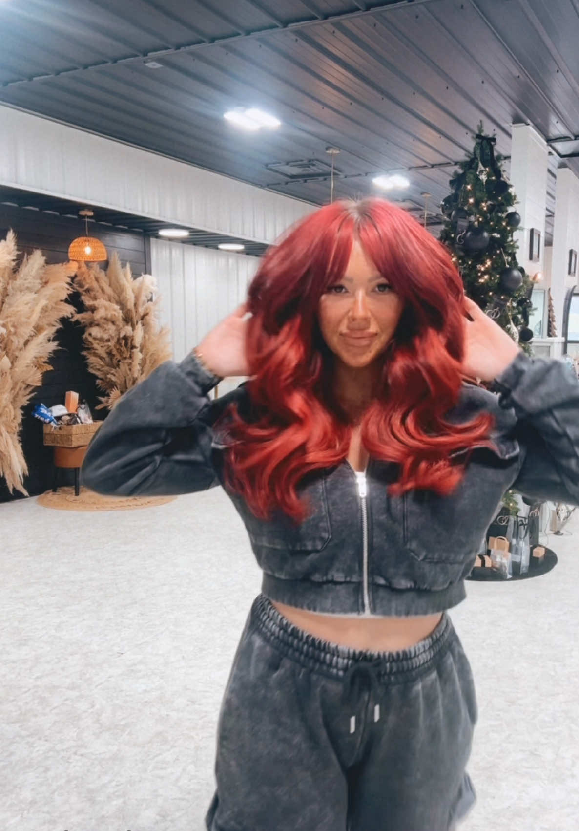 hairstylist ootd 🎄🖤🎁  #theivycollective #tennessee #tennesseesalon #OOTD #salontok #redhair #readhead #hairstylistsoftiktok #hairstylistootd 