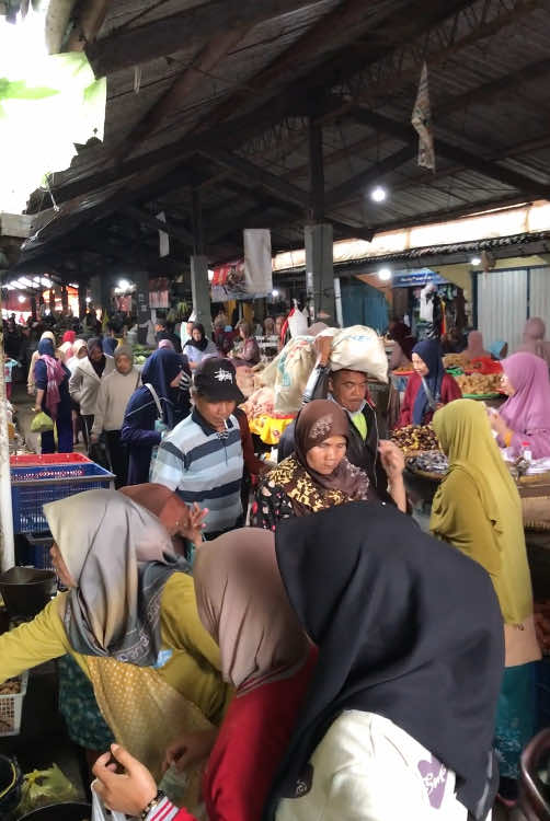 Sopo wis gasik pasar karangkobar bolo? #karangkobar #karangkobarterkini #banjarnegaraterkini #pasarkarangkobar 